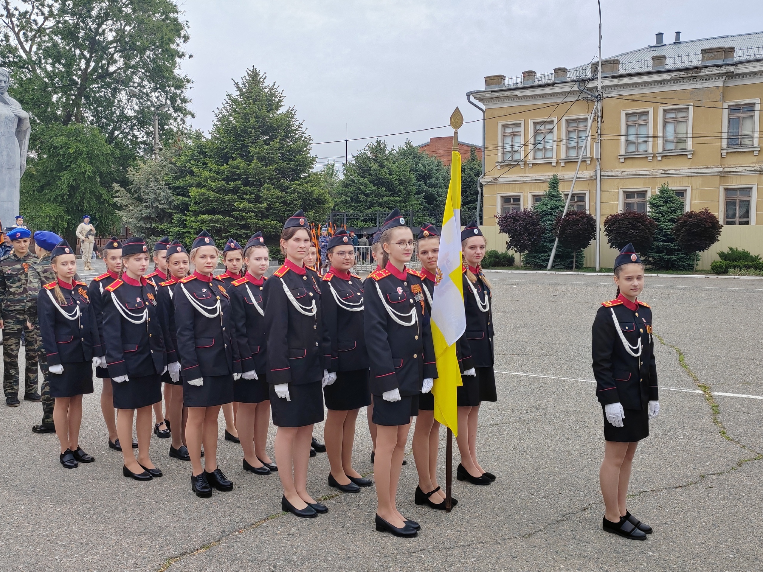 Кадетская парадная форма женская